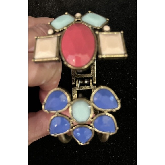 AVON NRT Deco Chunky Hinged Cuff Antique Gold Tone Bracelet Blues Pink - Picture 5 of 6